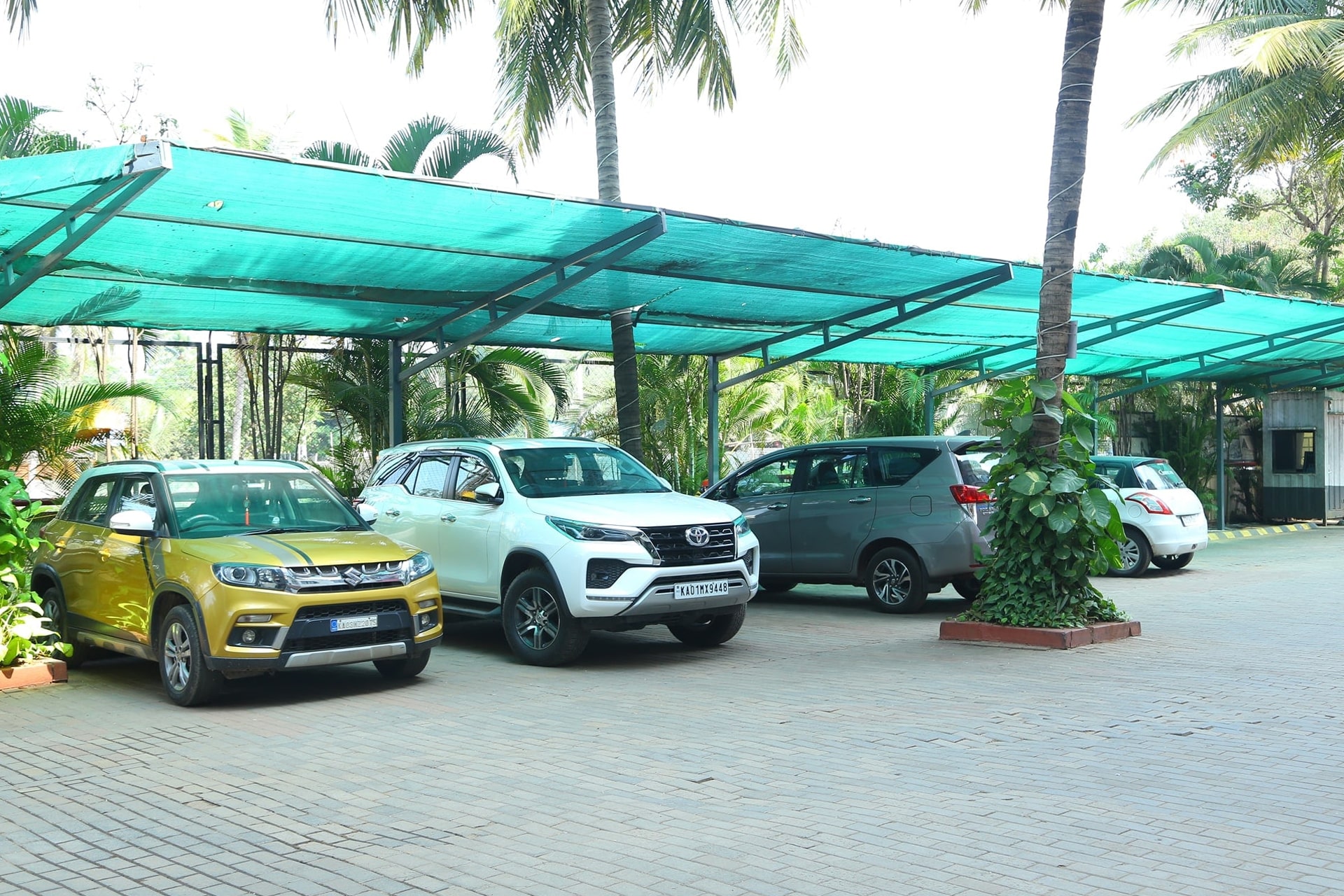 Hotel with Parking in Hampi